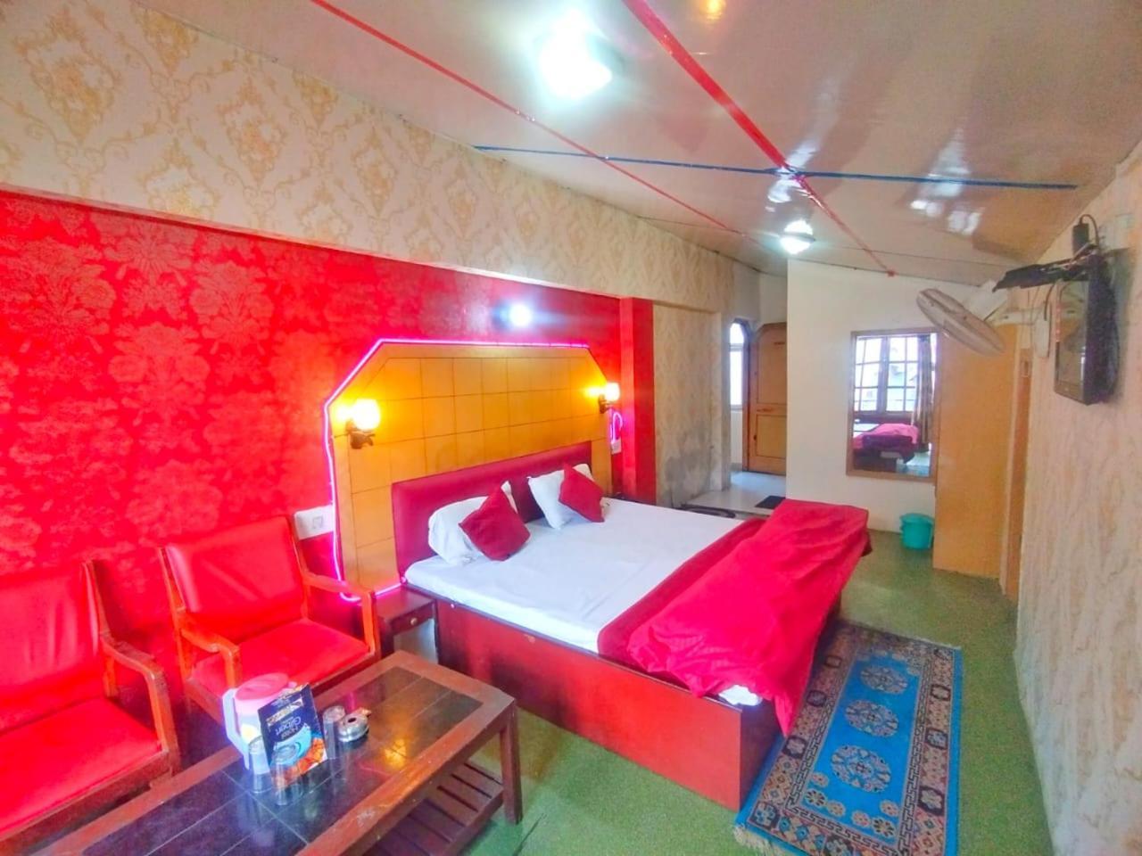 Hotel Gilbert Mountain View Manāli Extérieur photo