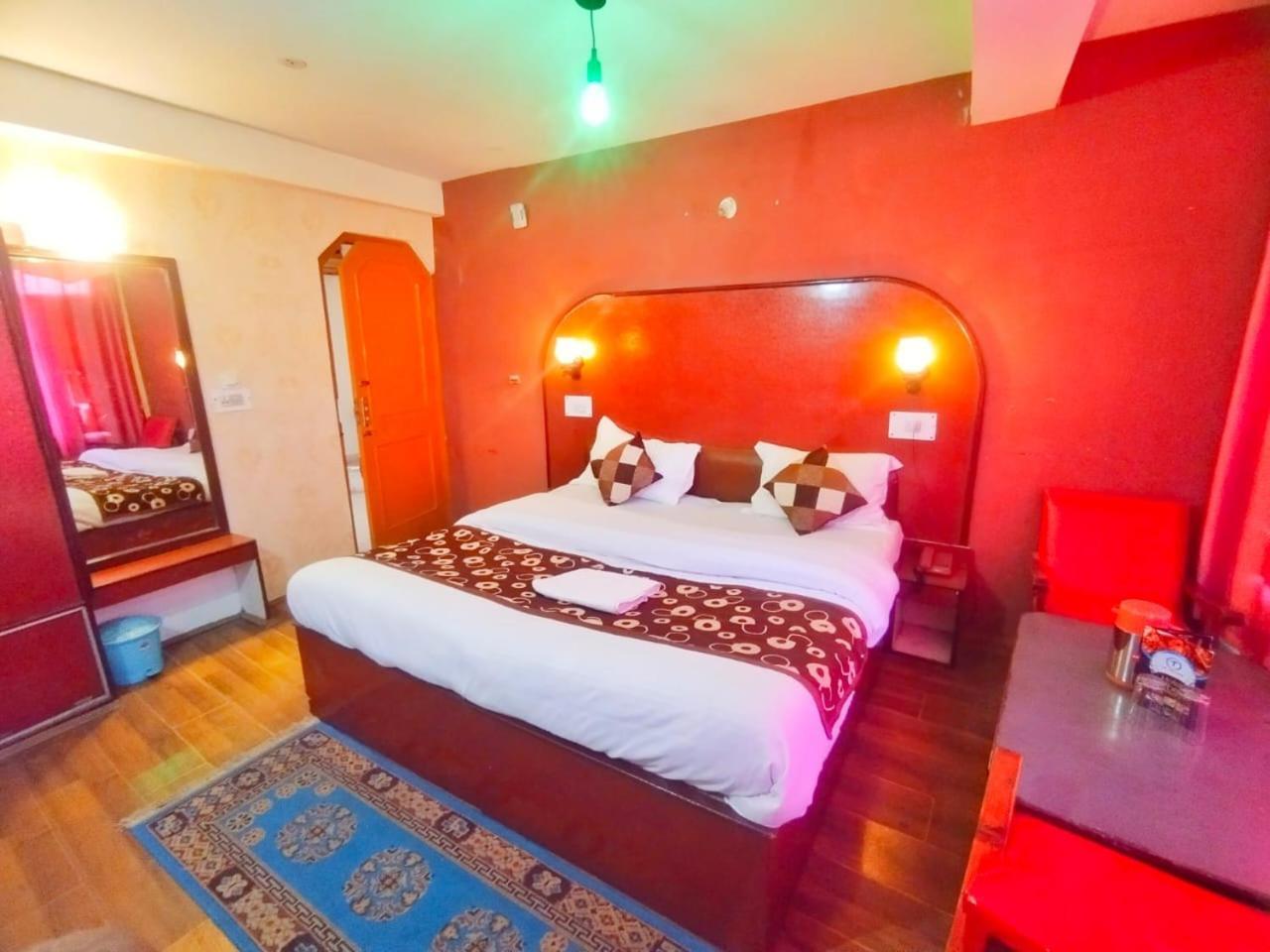 Hotel Gilbert Mountain View Manāli Extérieur photo