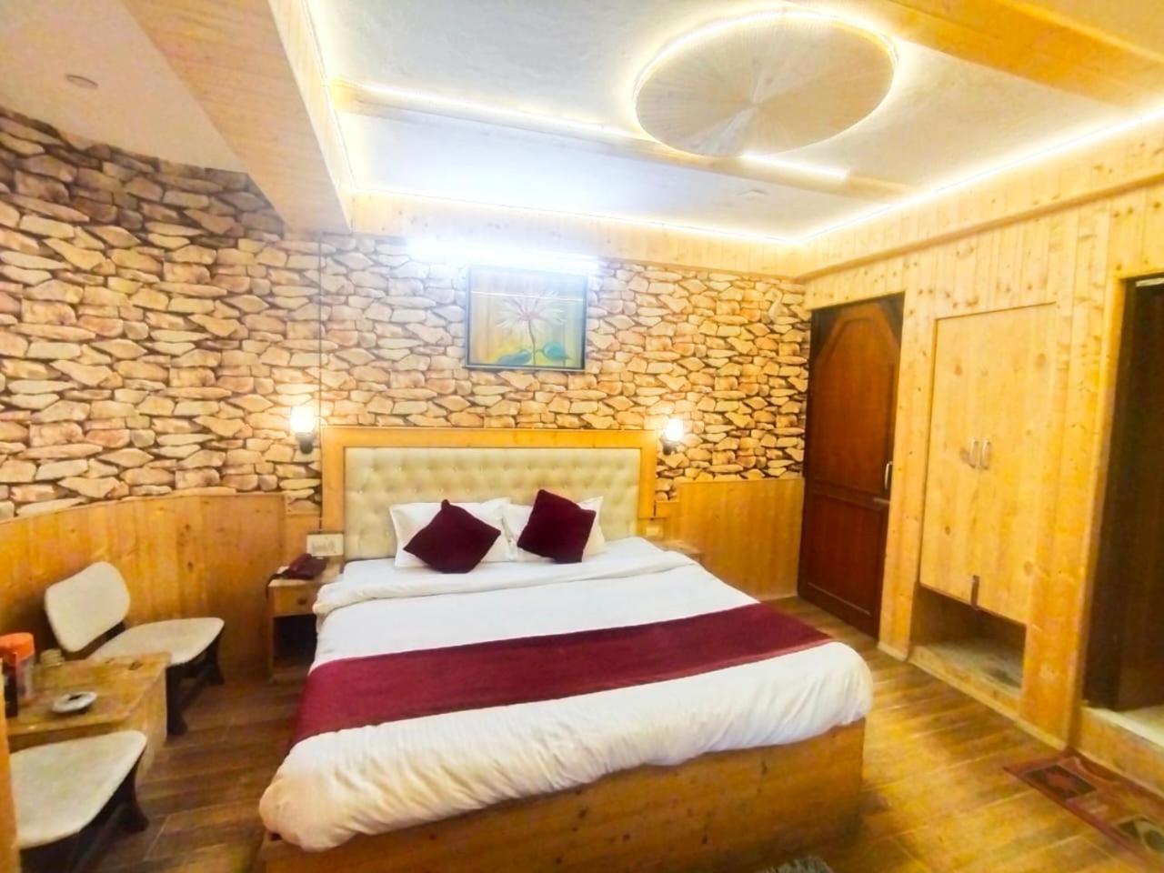Hotel Gilbert Mountain View Manāli Extérieur photo