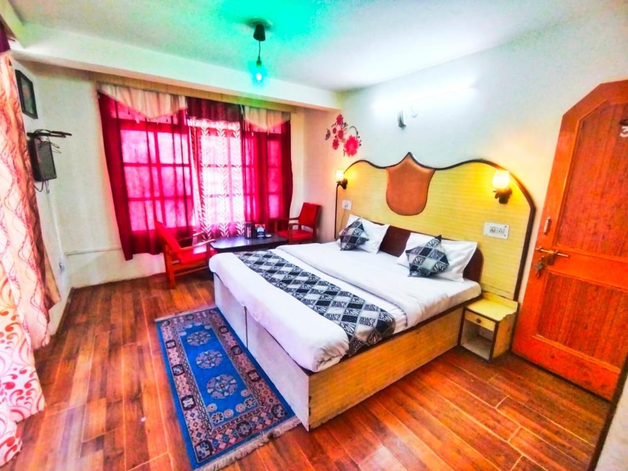 Hotel Gilbert Mountain View Manāli Extérieur photo
